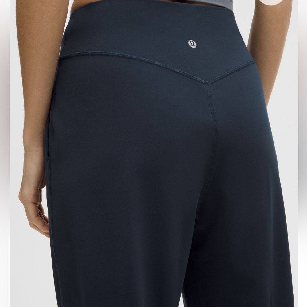 Navy Lululemon align, high-rise jogger - Picture 4 of 9
